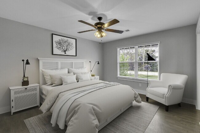 Building Photo - Charming 3-Bed, 2.5-Bath Townhouse Gem in Travelers Rest