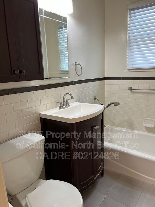 Building Photo - 305 Dellbrook Ave