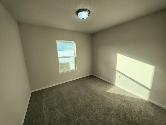 Building Photo - 275 Hyacinth Ct