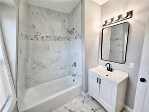 Building Photo - 73 Vernon St