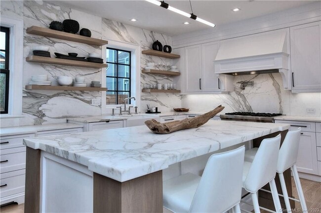 Building Photo - 18 Danbury Ave