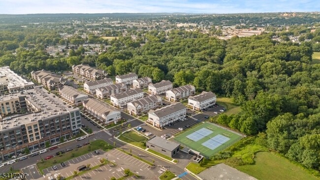 Building Photo - 8 Jessica Ln