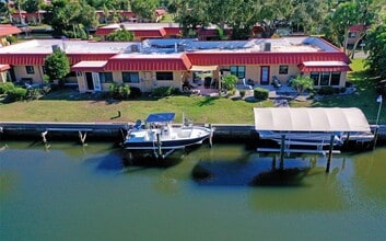 Building Photo - Adorable 1/1 condo with dock and amenity community