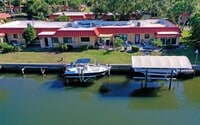 Building Photo - Adorable 1/1 condo with dock and amenity community