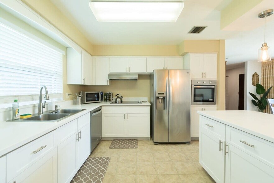 Building Photo - 971 Beechfern Ln