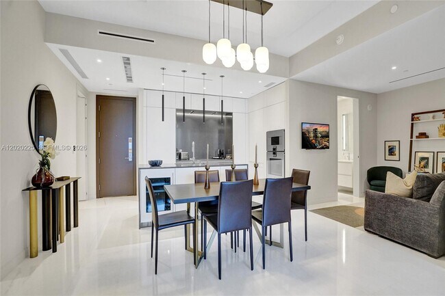 Building Photo - 300 Biscayne Blvd Way