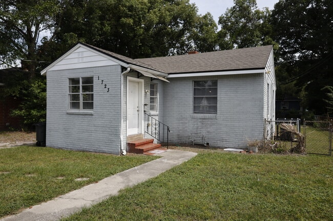 Building Photo - 1723 University St