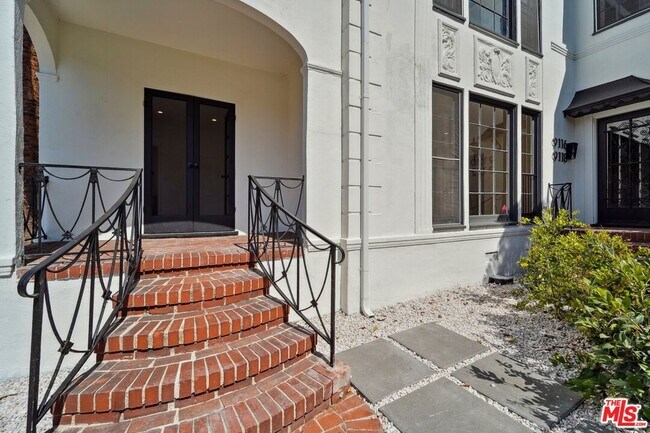 Building Photo - 9116 W 3rd St