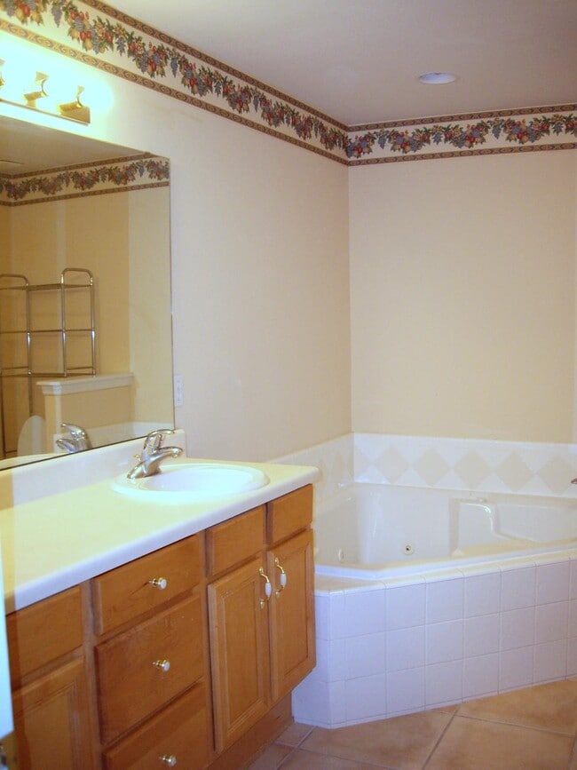 Building Photo - 1043 Winter Ln