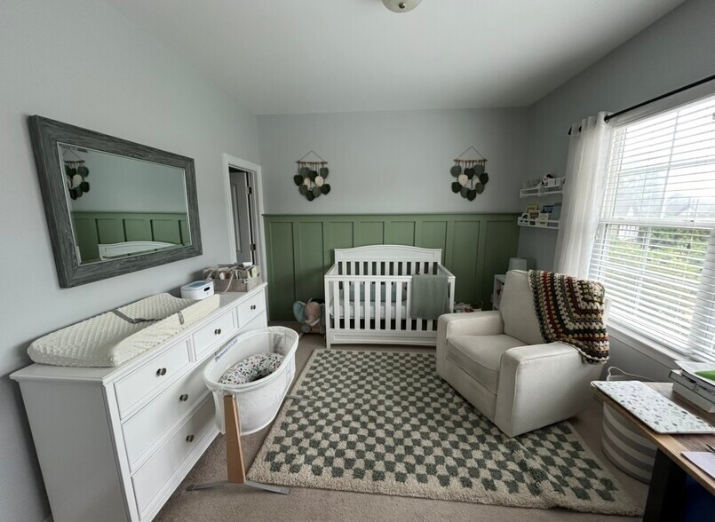 Secondary bedroom on 3rd floor w/ attached full bathroom and closet - 2615 Stewart Pines Dr