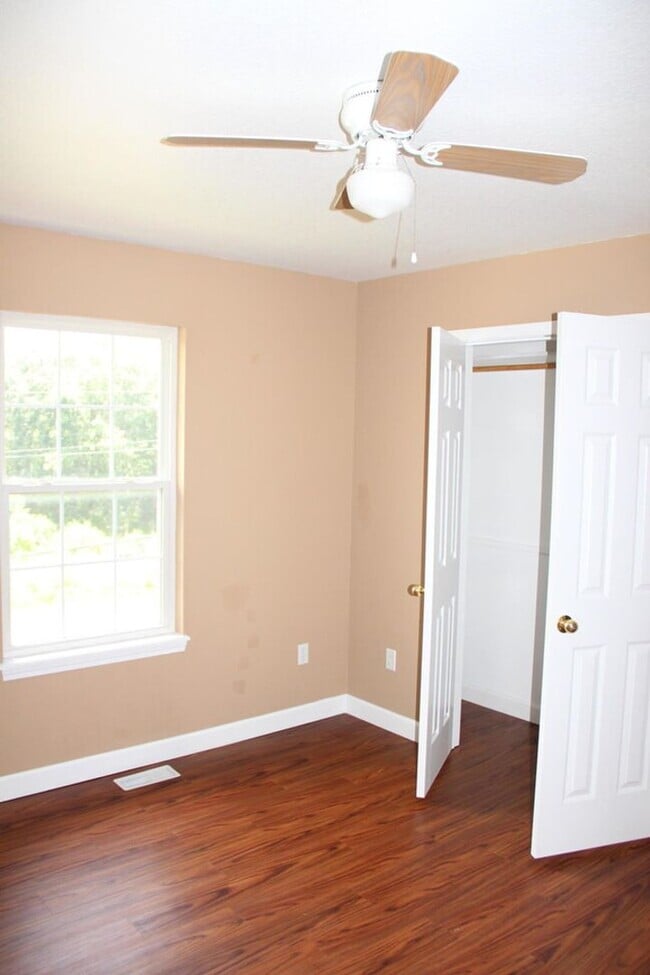 Building Photo - 1301 Robert Ray Dr