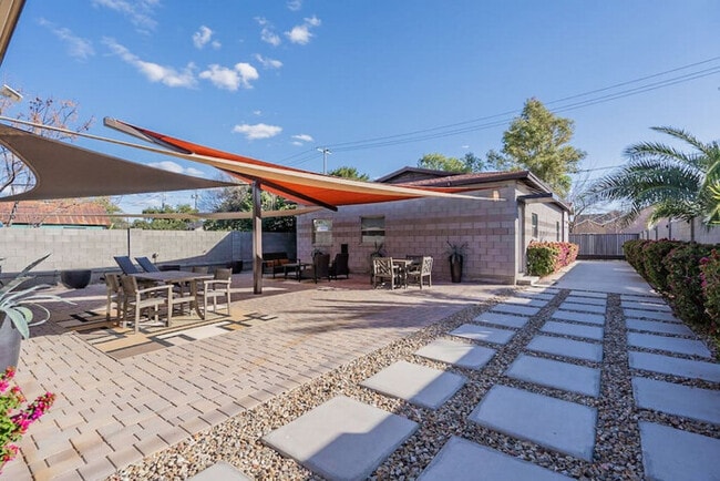 Building Photo - PHX Retreat  2 Bedroom 2 Bath Home in Hist...