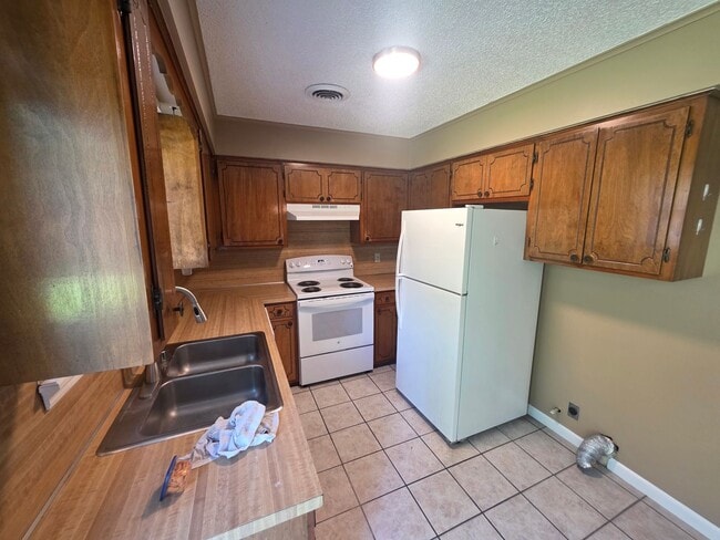 Building Photo - 2923 Sunny Lane