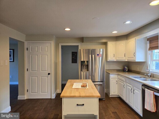 Building Photo - 3300 Mt Airy Ct