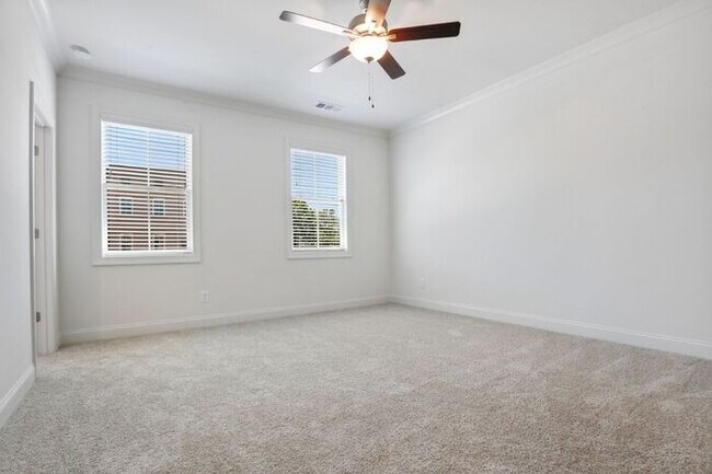 Building Photo - READY!!! 3 bedroom Townhome at South Lawn - Lawrenceville
