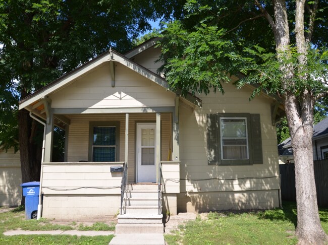 Building Photo - 4 Bedroom Home in Oak Park Area