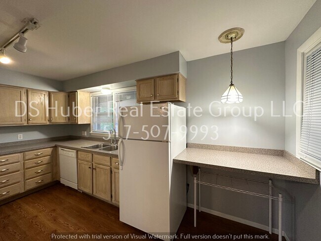 Building Photo - 526 W Hillsdale St