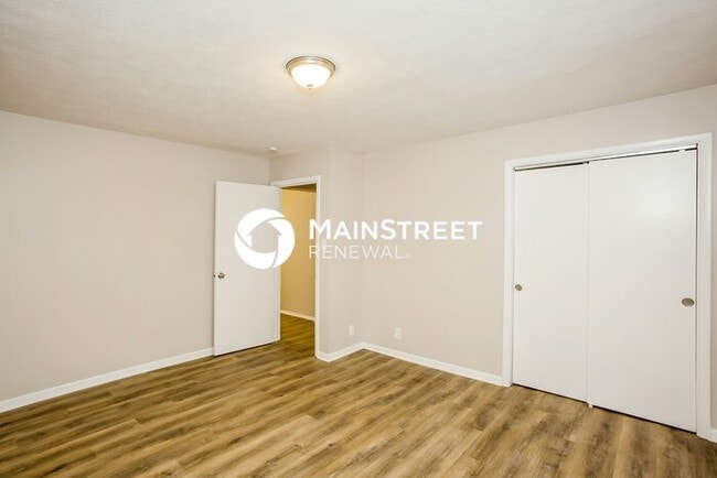 Building Photo - 4 Bedroom Pet-Friendly Home in INDIANAPOLI...