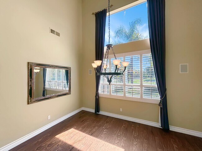 Building Photo - Beautiful & Spacious 5BD/3BA House in East...