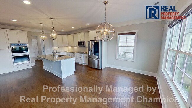Building Photo - Spacious 4 BD Executive Home Loaded with U...