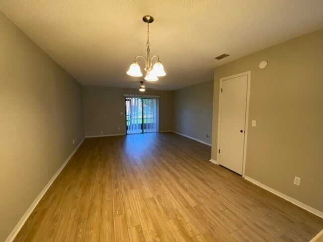 Building Photo - Daytona Beach 2/2.5 townhome