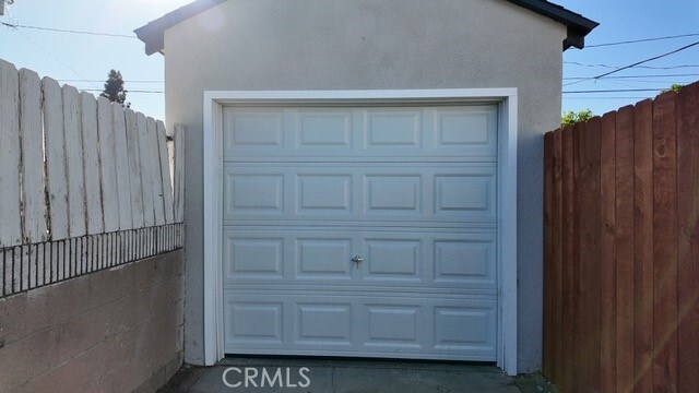 Building Photo - 15025 Roseton Ave