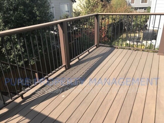 Building Photo - 587 Skypark Dr