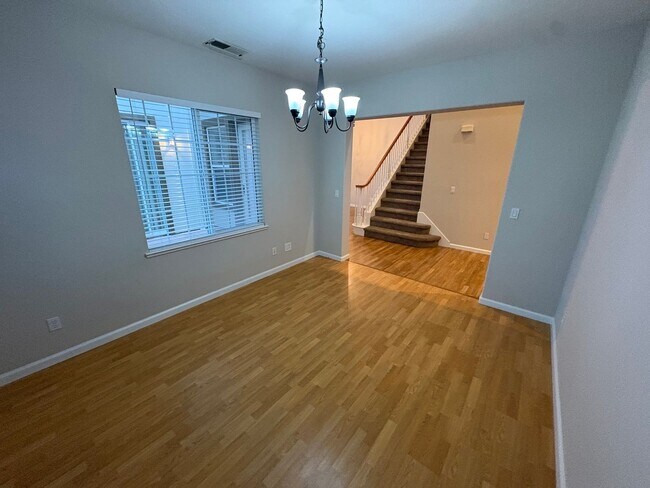 Building Photo - Gorgeous 5 Bedroom, 3.5 Bath Mountain House Home