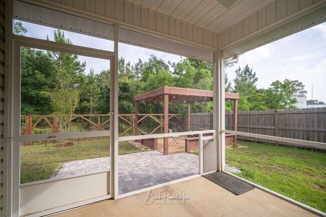 Building Photo - 8753 Bradfield Dr