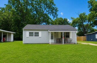 Building Photo - 2013 Greendale Dr