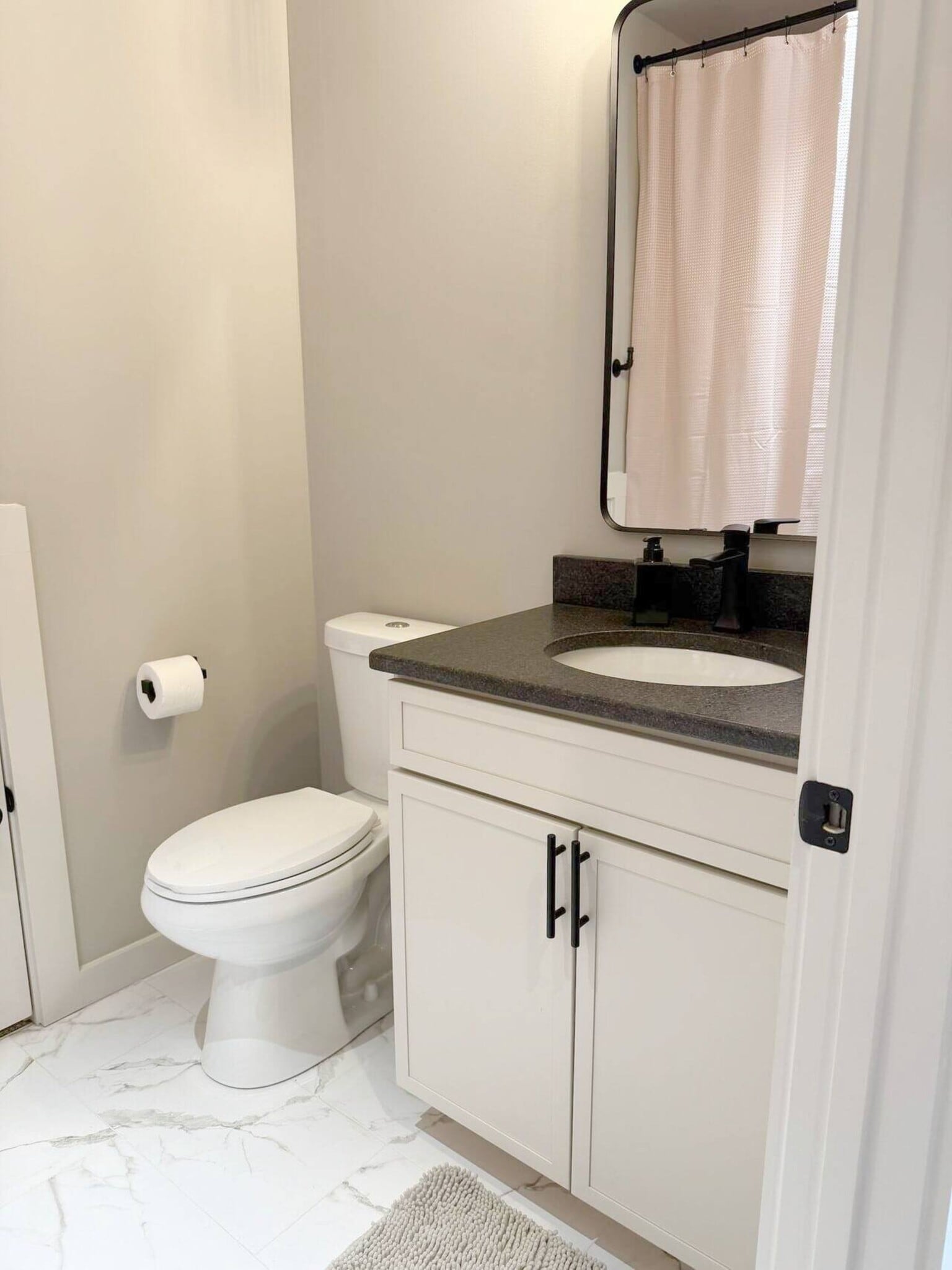 GUEST BATH - 104 Textile Ct