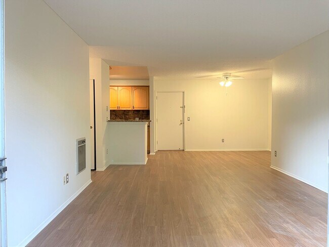 Building Photo - Luxury Living at The Estates Condominium Complex – 2 Bedroom, 2 Bathroom