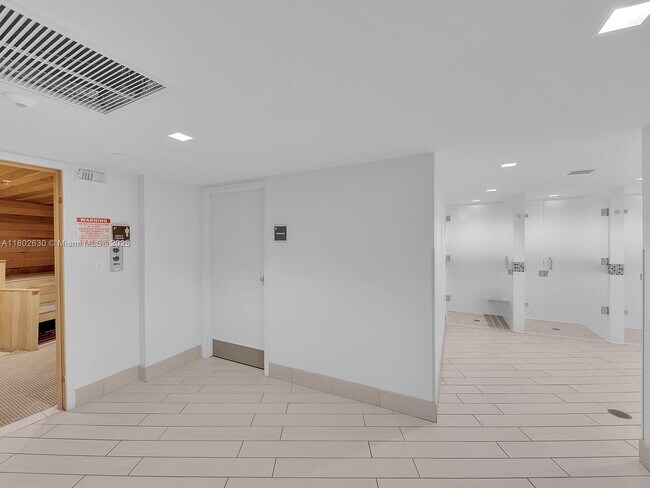 Building Photo - 2500 Parkview Dr