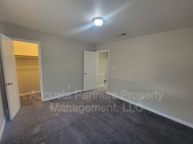 Building Photo - 152 Chalet North CT