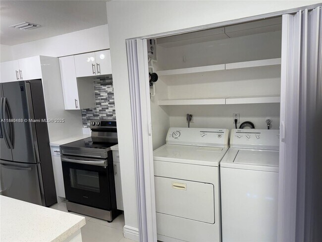 Building Photo - 17500 NW 67th Pl
