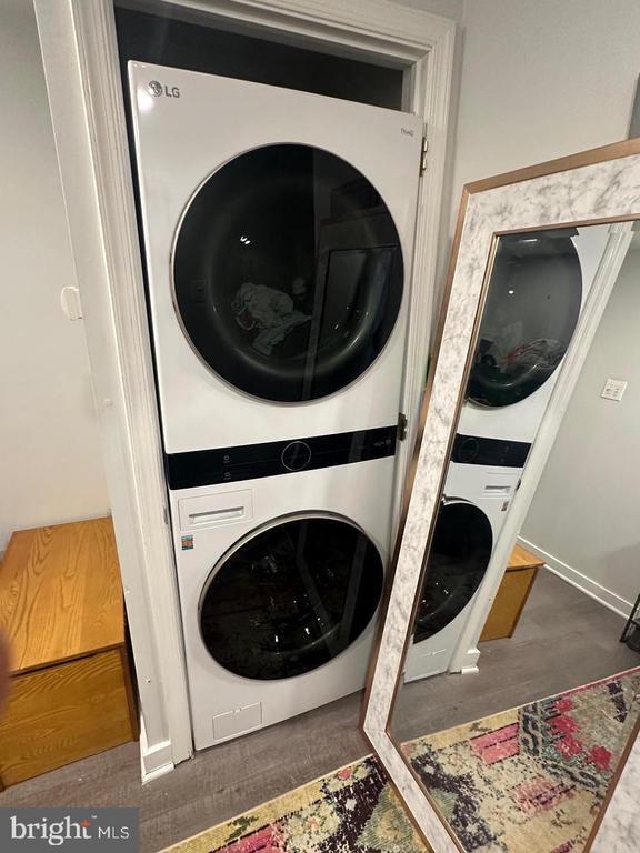 Building Photo - 1054 Avenue B