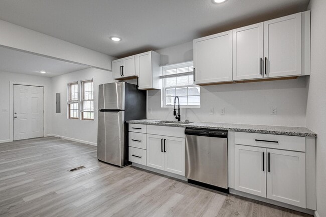 Building Photo - 2123 S Porter Ave