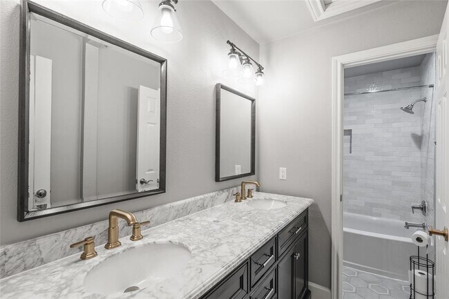 Building Photo - 408 Saddlehorn Dr