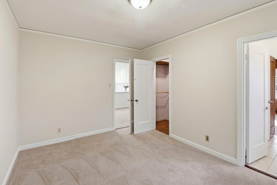 Building Photo - 740 Laurel Ave