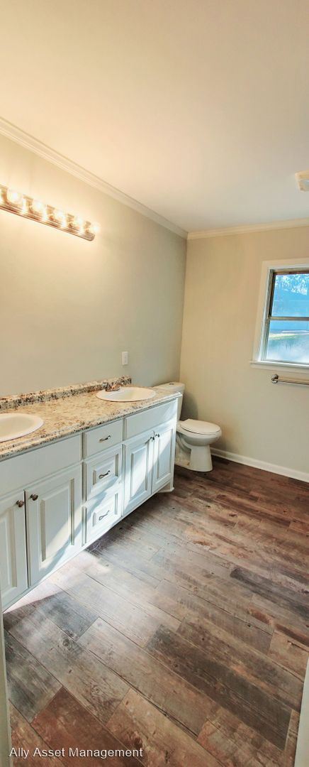 Building Photo - 3 br, 2 bath House - 5423 S. Lakeshore