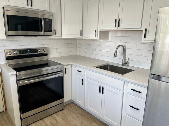 Building Photo - 3540 32nd Ave N