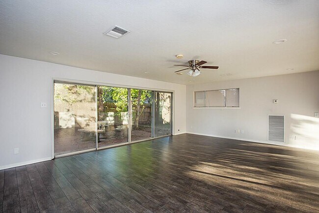 Building Photo - 6407 Nuben St