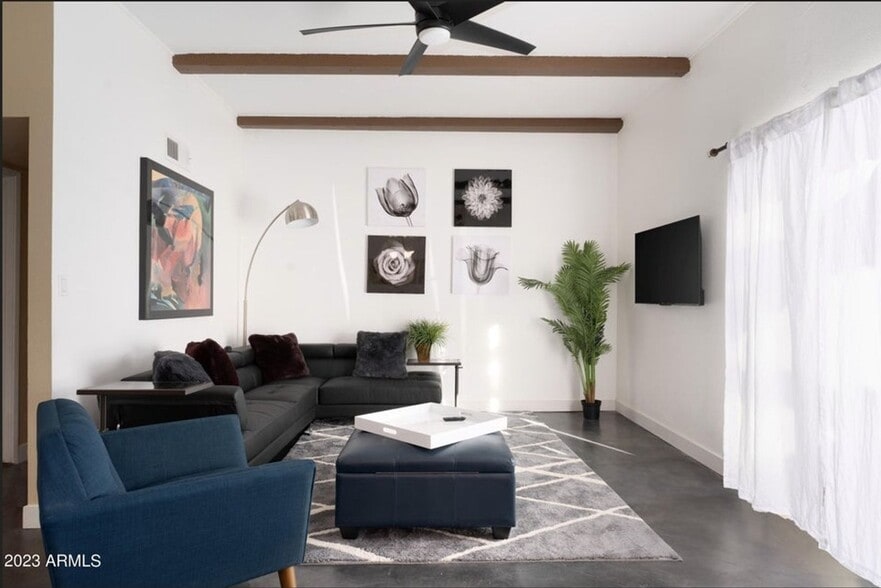 Building Photo - 2516 E 5th Pl