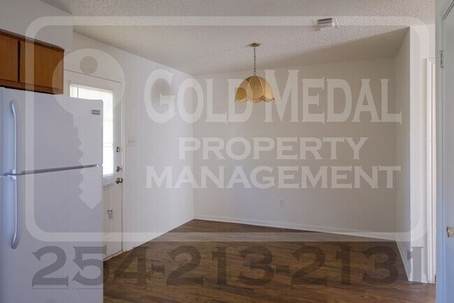 Building Photo - 1803 Cedarhill Dr