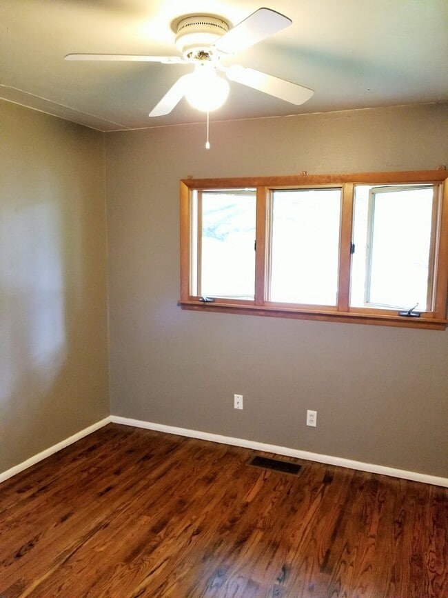 Building Photo - Cozy 3 Bedroom Home Near Hampden and I-25....