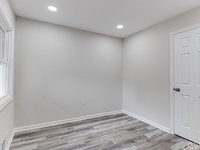 Building Photo - 19 Melville Rd