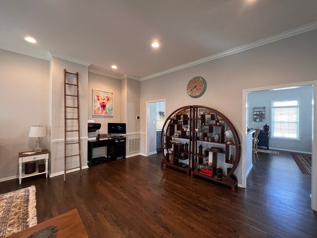 Building Photo - Heart's Desire End Unit Townhome 2700+ SqF...