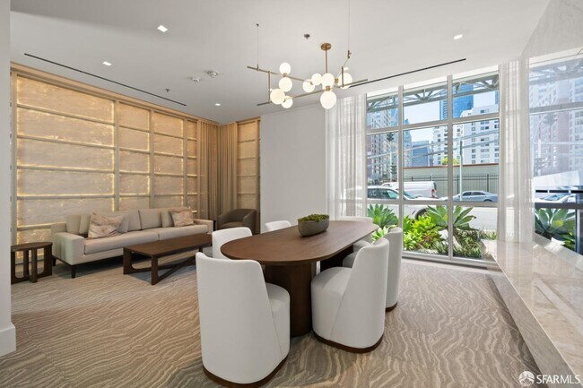 Building Photo - 501 Beale St