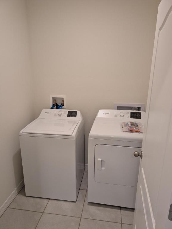 Building Photo - 1339 Lawndale Ct