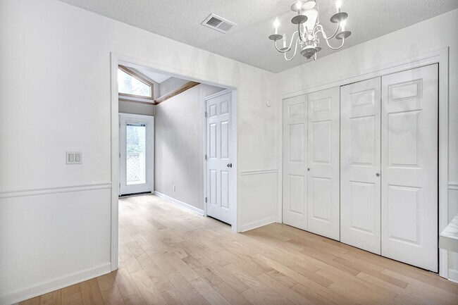 Building Photo - 816 Beazer Ln